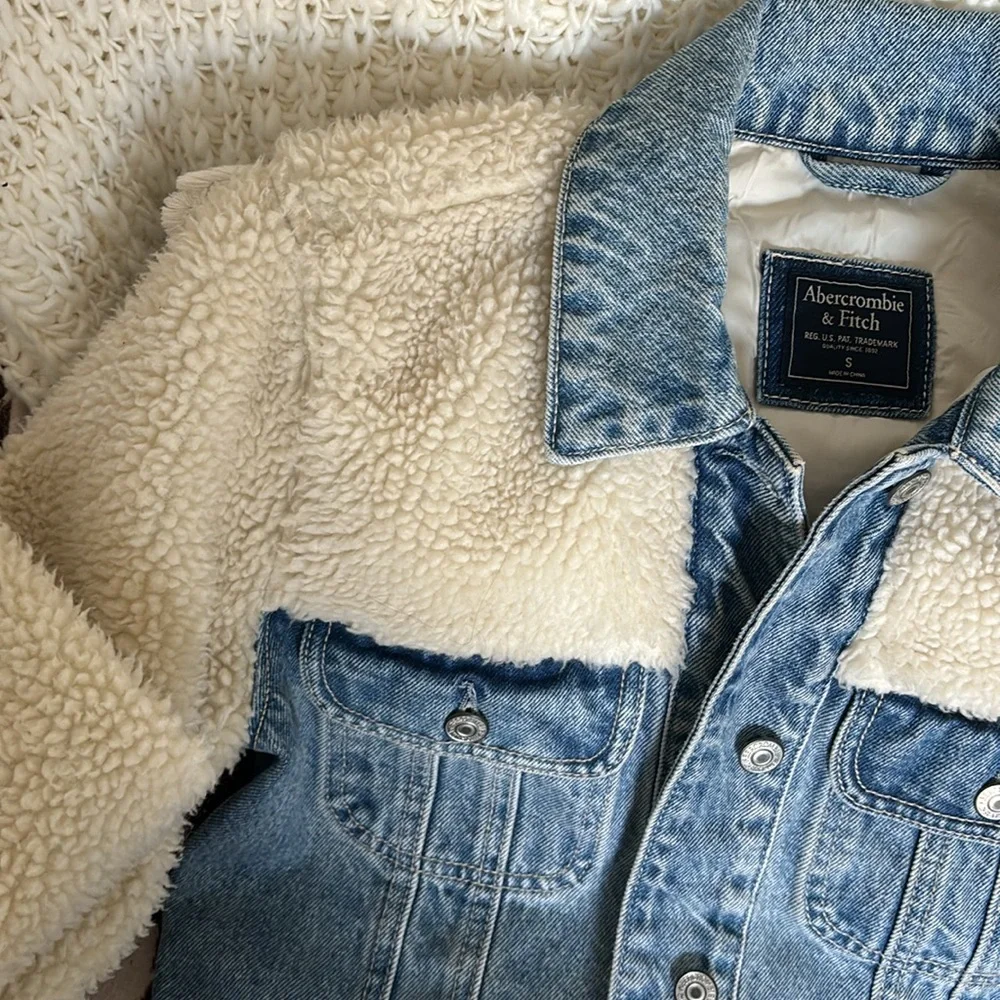 A&F Sherpa denim jacket - Picture 3 of 8